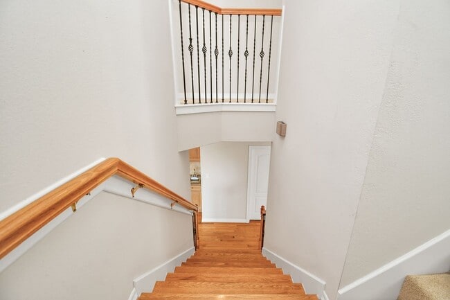 Building Photo - 833 Rosine St