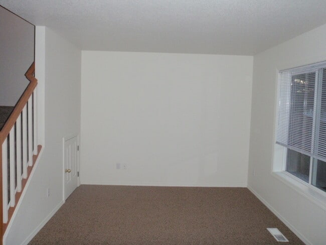 Building Photo - **BEAUTIFUL 3B/2.5Ba HOME IN DESIRABLE FIS...