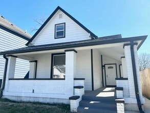 Building Photo - 229 S Summit St