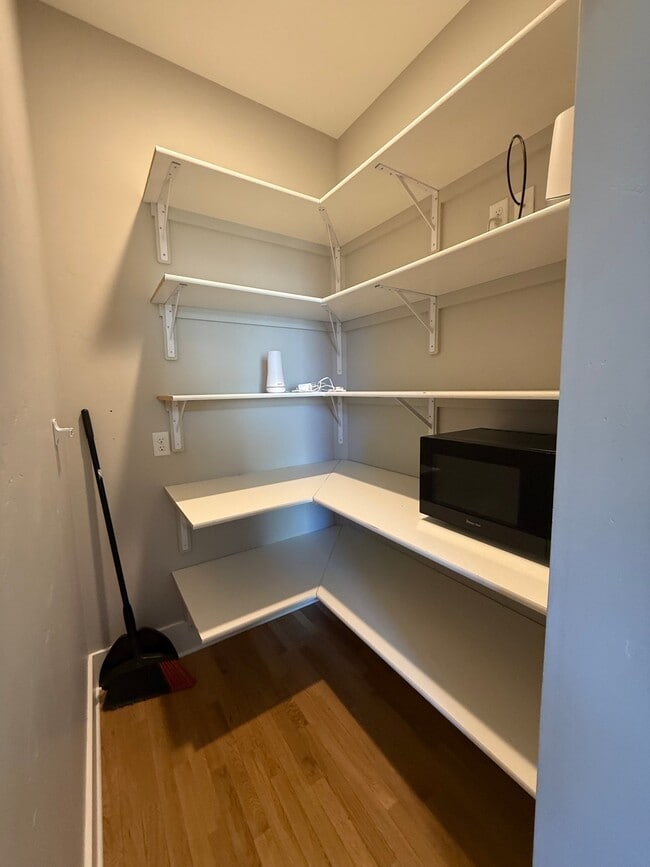 Building Photo - 425 S Yellowstone St