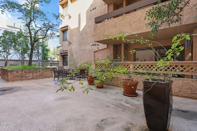 Building Photo - 640 S Lake Ave