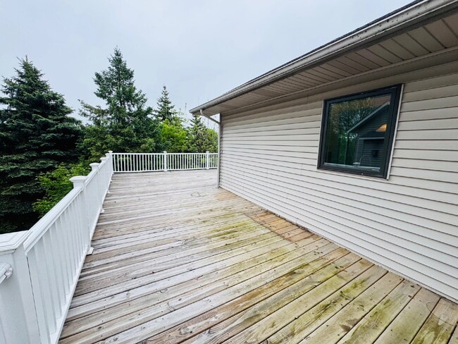 Building Photo - 9120 Trotters Ln