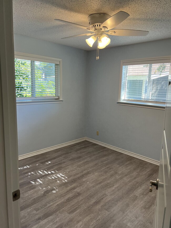 Building Photo - 1749 Bluebonnet Ln