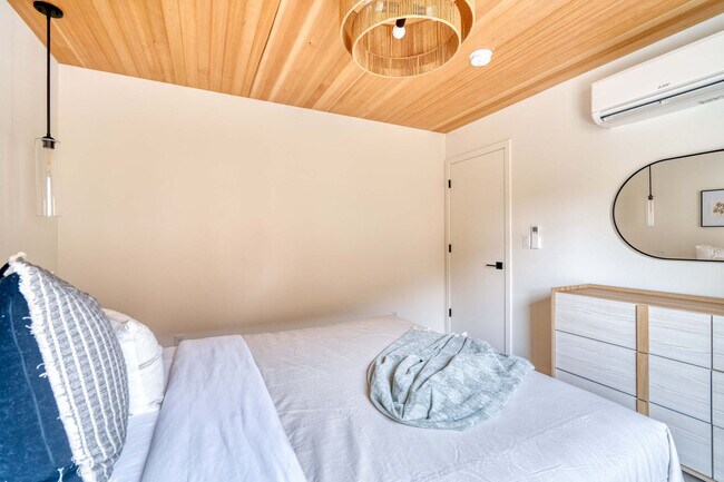 Building Photo - 5018 NE 26th Ave