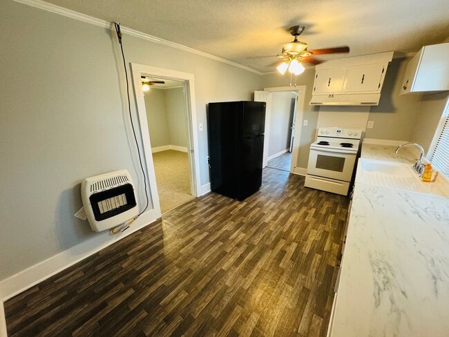Building Photo - For Lease - 2 Bed, 1 Bath, 960 sq ft Home ...