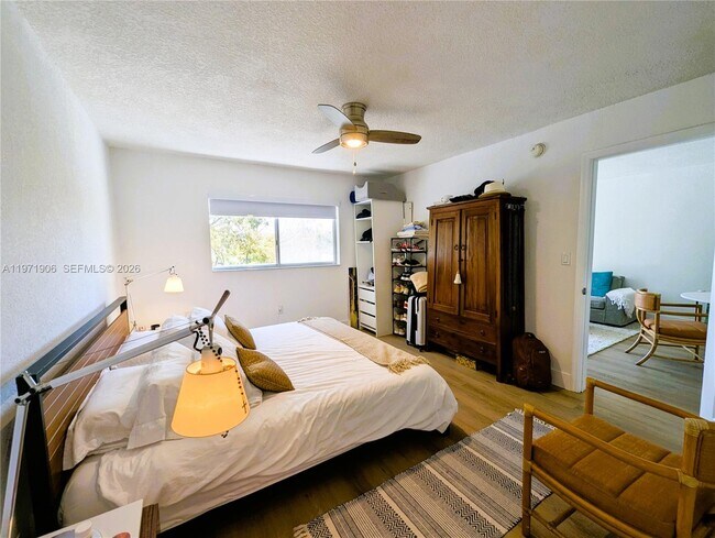 Building Photo - 445 SW 11th St