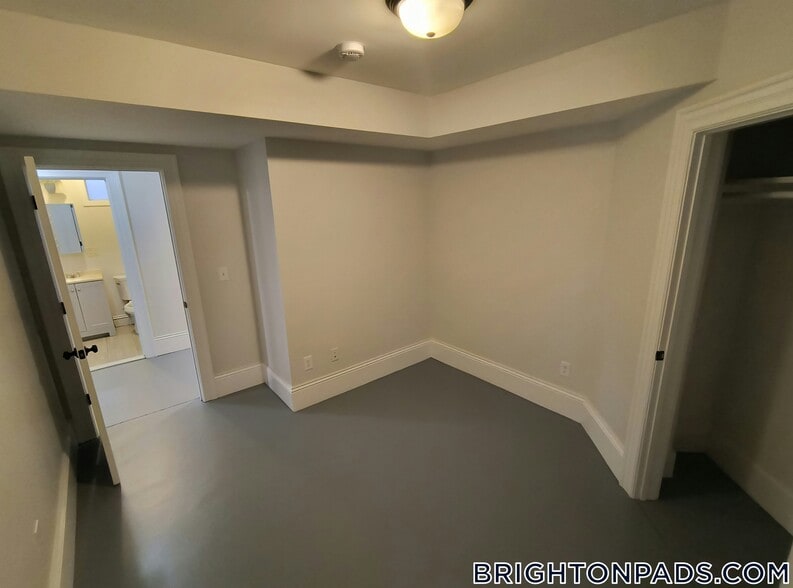 Building Photo - 29 Commonwealth Terrace