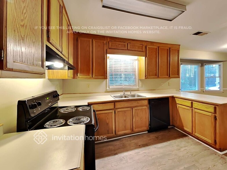 Building Photo - 2123 Amherst Trail SE