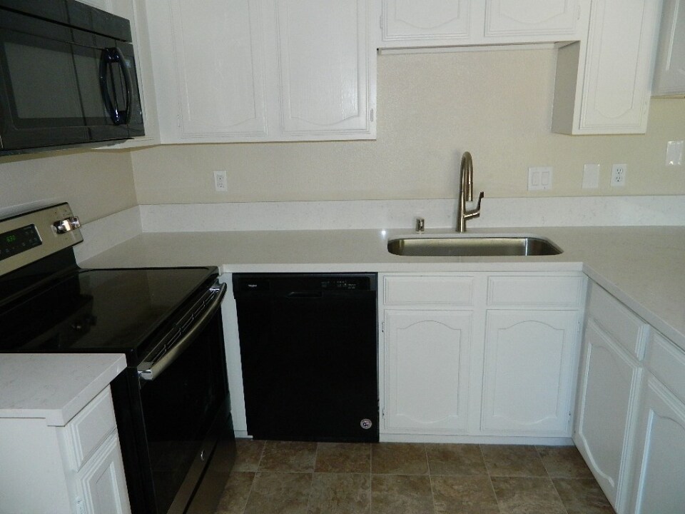 Building Photo - 4340 Sanderling Cir