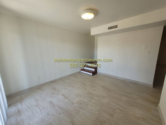 Building Photo - 4 Bedroom, 2.5 Bath Home for Rent