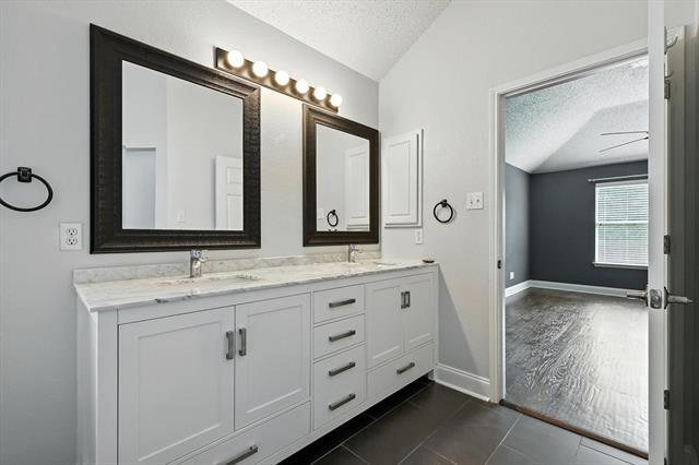 Building Photo - 2502 Blue Holly Dr