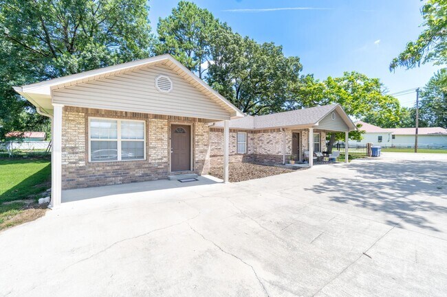 Building Photo - 3811 Mussett Rd