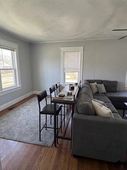 Building Photo - 25 Rosebank Ave