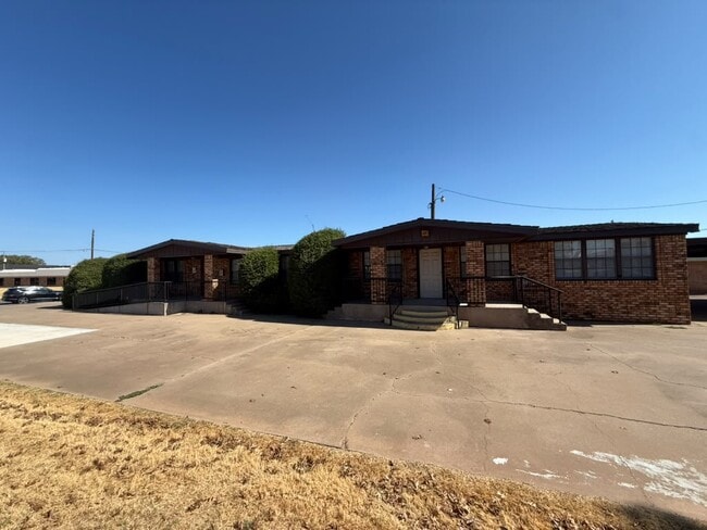 Building Photo - 4728 Taft Blvd