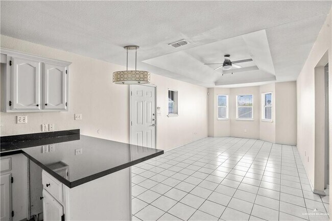 Building Photo - 1802 Oasis Dr