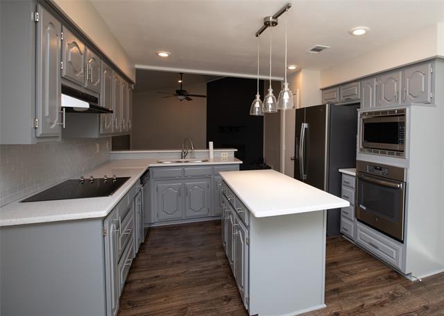 Building Photo - 705 Greenway Dr