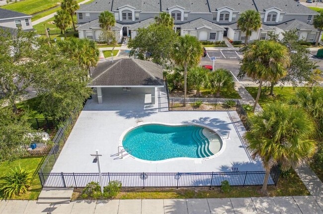 Building Photo - 2021 Claudia Ln