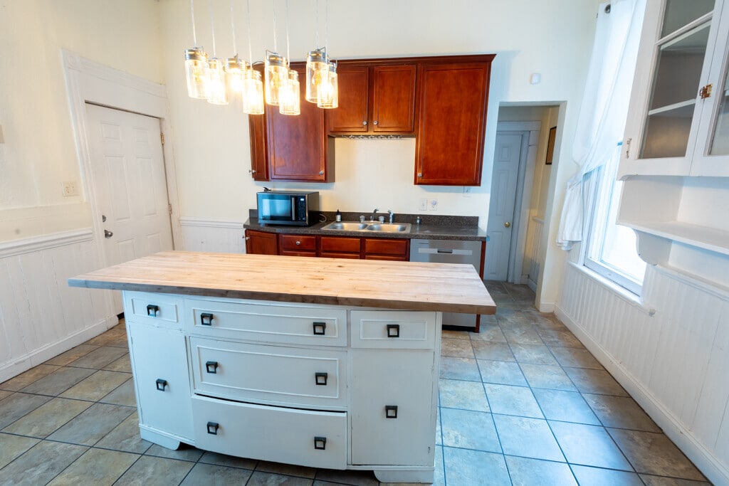 Building Photo - 442 Court St