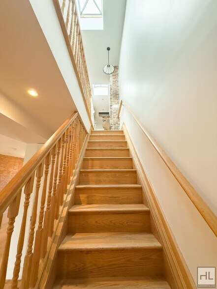 Building Photo - EASTERN PARKWAY / Remarkable Renovated 4-B...