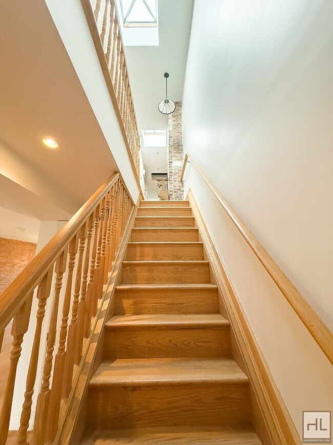 Building Photo - EASTERN PARKWAY / Remarkable Renovated 4-Bed 3-Bath in Prime Crown Heights