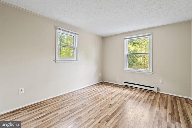 Building Photo - 1005 Lower Clubhouse Drive