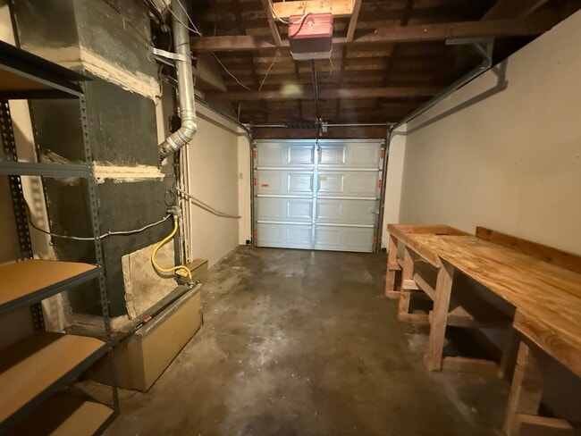 Building Photo - 2 Bedroom fenced yard with BONUS Room