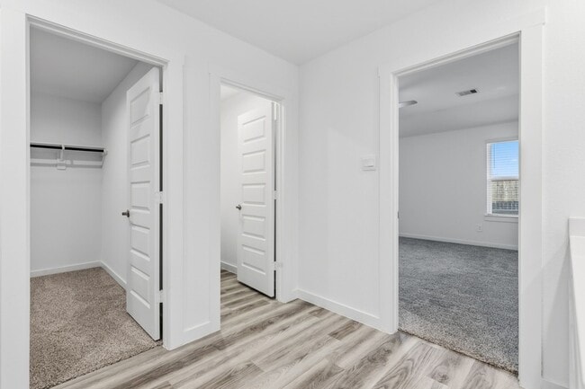 Building Photo - 31514 Avebury Lake Ln