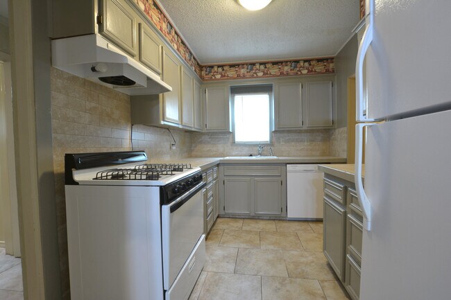 Building Photo - 2420 26th St