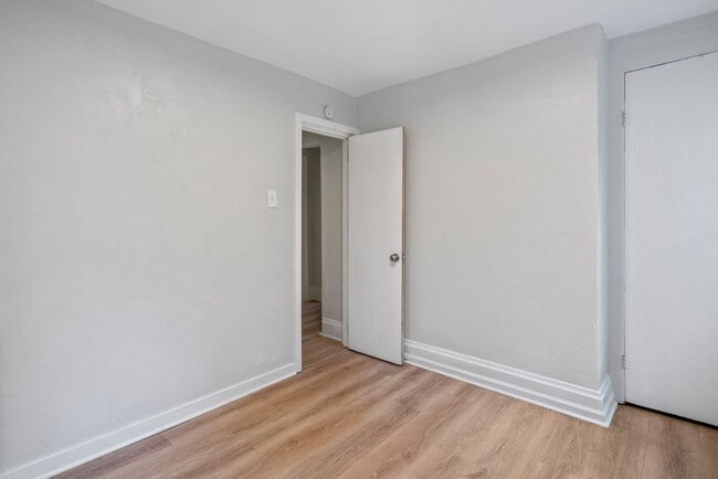 Building Photo - MOVE IN SPECIAL! SCORE HALF OFF 1ST MONTH'...