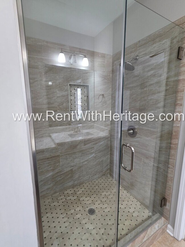 Building Photo - Stunning New 4bd/ 2.5ba / Immaculate / Attention to Detail/ Great Location