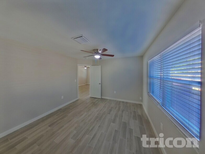 Building Photo - 6210 S Adelia Ave