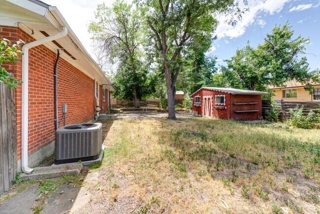 Building Photo - "Rare Find" Updated Large 5 Bedroom home W/Finished Basement!