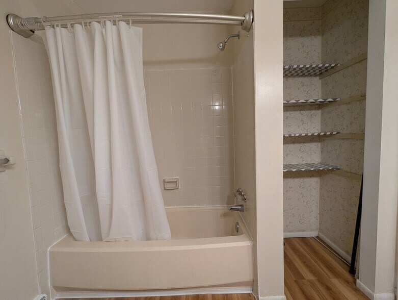 Building Photo - 5118 E Brigantine Ct