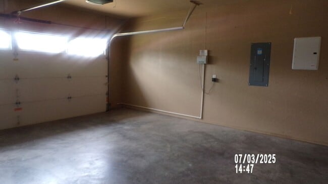 Building Photo - Fantastic home located in Eastlake Addition