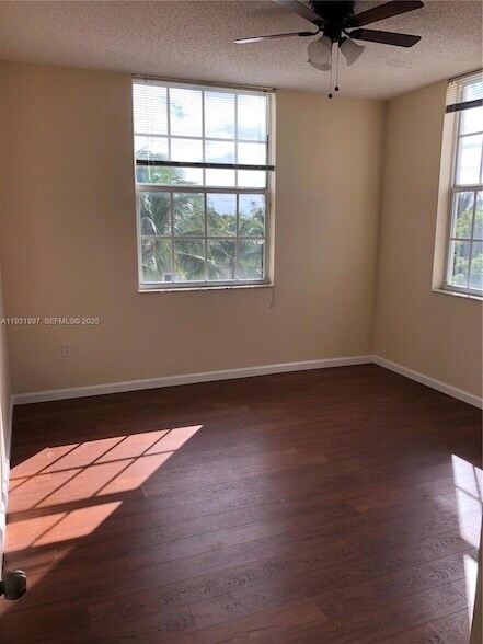 Building Photo - 1900 Van Buren St