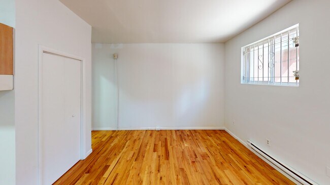 Primary Photo - 918 Pine St