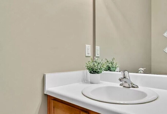 Building Photo - 3122 Binghampton Ln