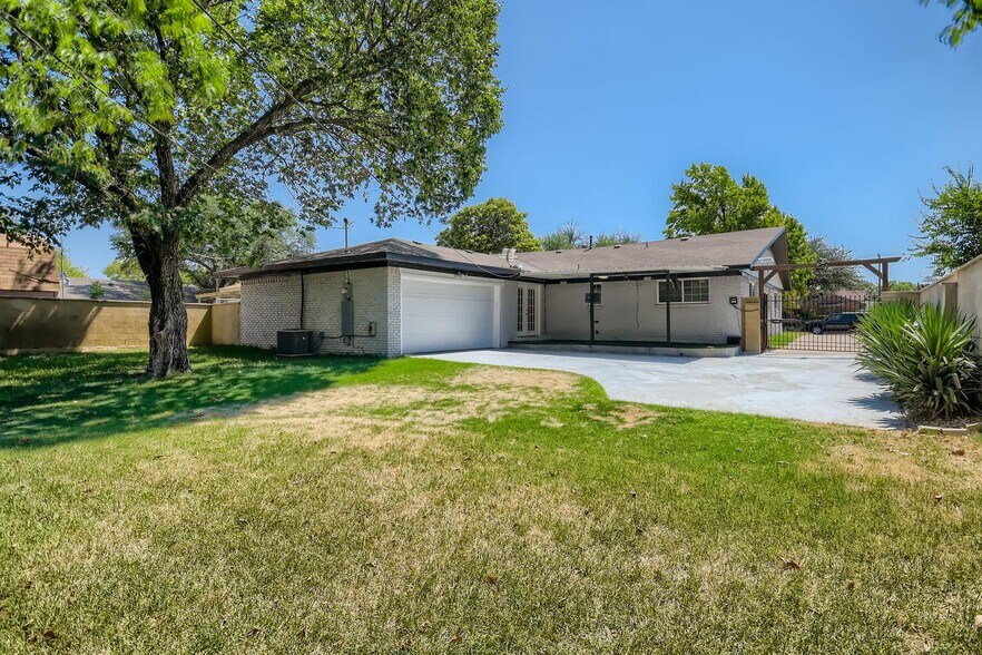 Building Photo - Bright Stevens Park home minutes from Bishop Arts & Trinity Groves