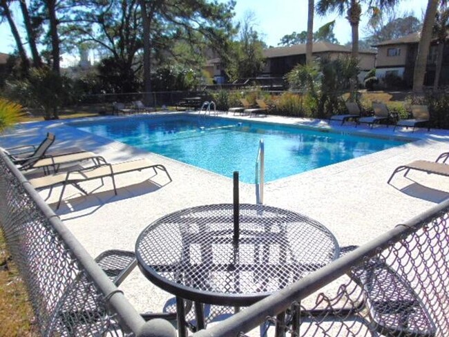 Building Photo - 2 BA/2 BR Condo in West Ashley