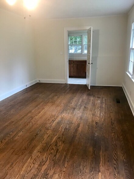 Living Area - 907 Harrison Ave