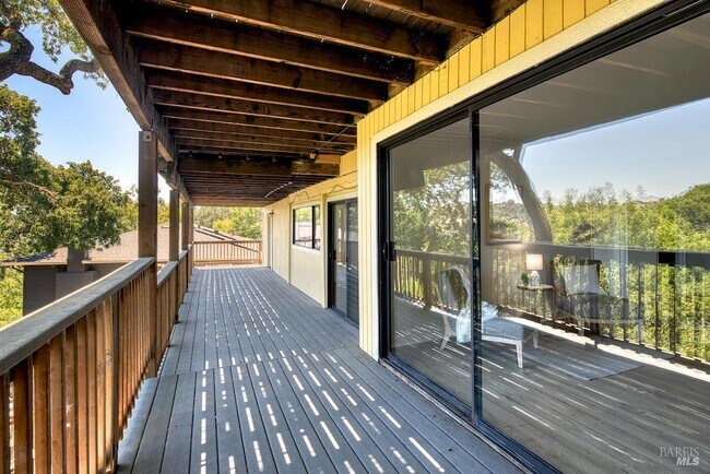 Building Photo - 76 Oak Springs Dr