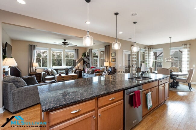 Building Photo - 913 Beech Glen Dr