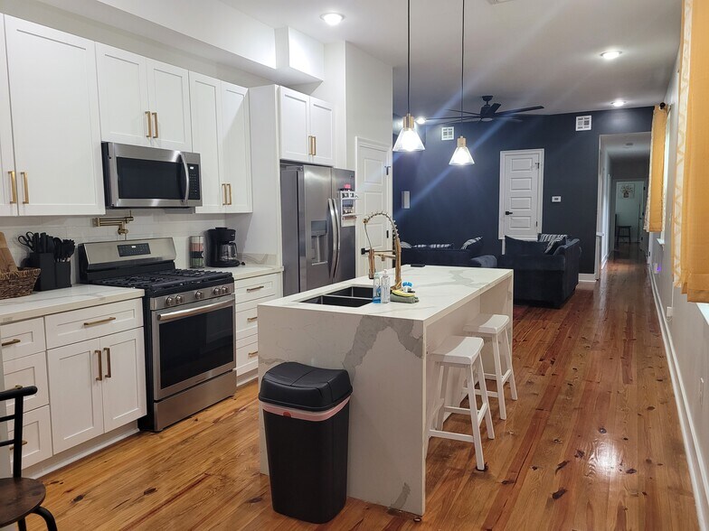 kitchen - 2821 Dryades St