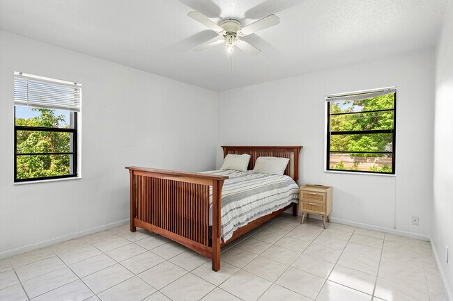 Building Photo - 3135 S Seacrest Blvd