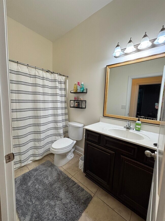 Building Photo - 343 Camrose Wy