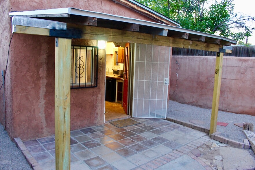 Come on in! - 307 Stanford Dr SE