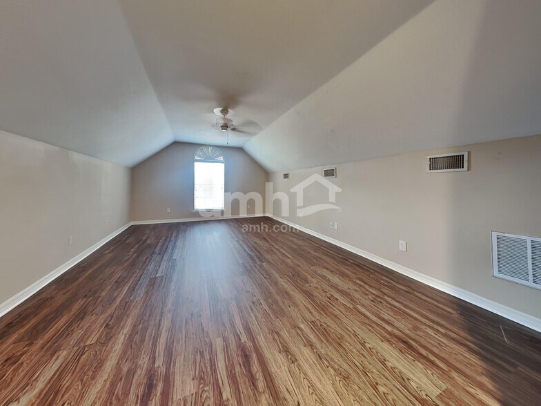 Building Photo - 6648 Thackston Dr