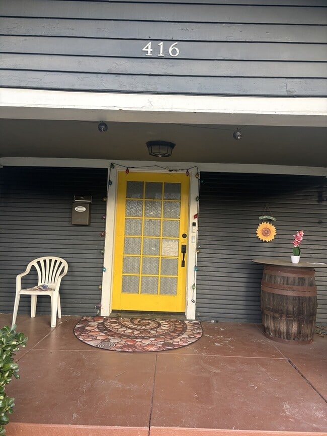 Building Photo - Modesto 2 Bedroom 2 Bath Bungalow