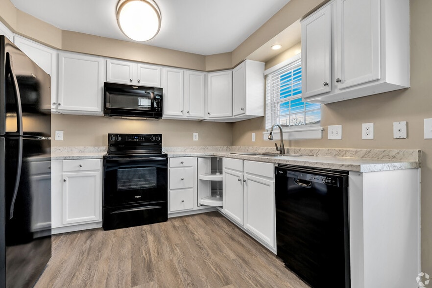 Building Photo - Maple Bay Apartment Townhomes