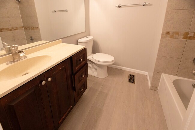 Building Photo - 329 Redwing Dr